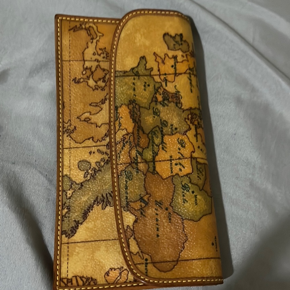Alviero martini long wallet